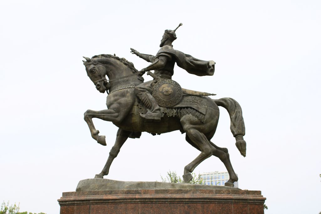 Emir Timur heykeli